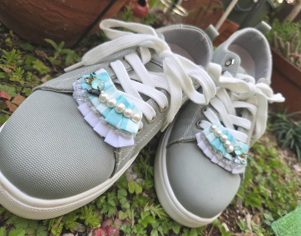 フリルのシューズクリップ