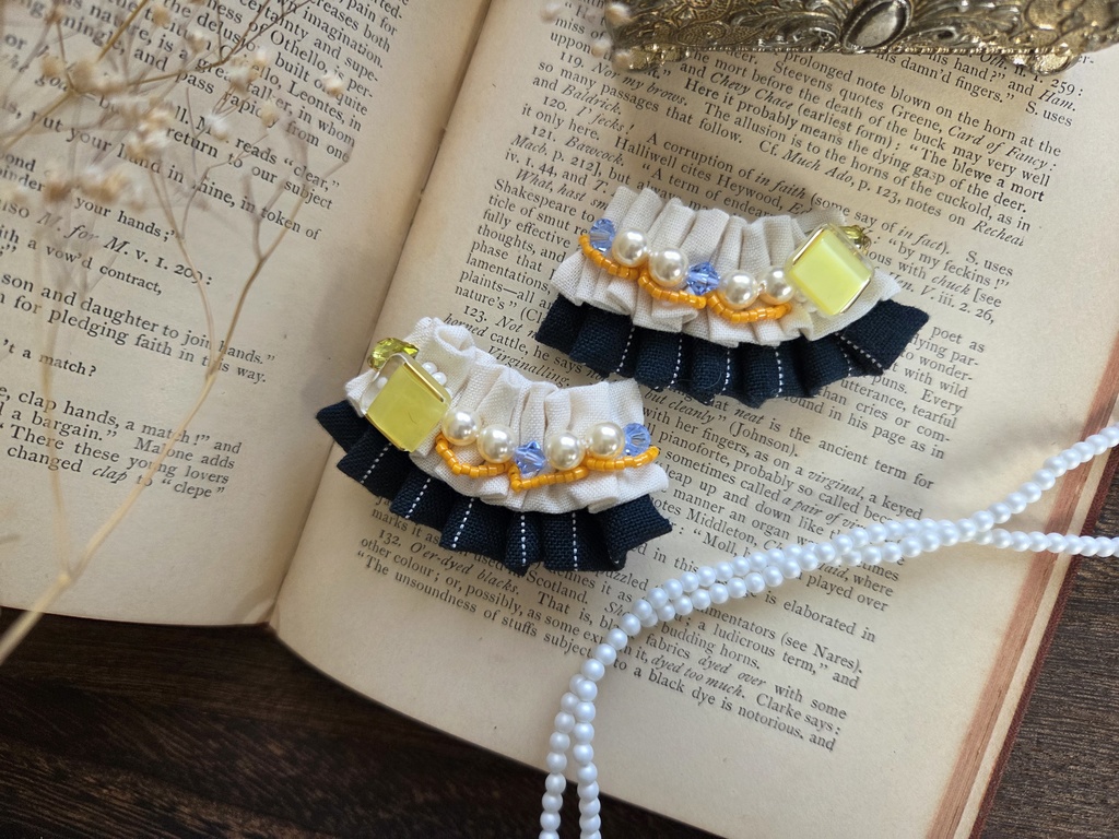 フリルのシューズクリップ