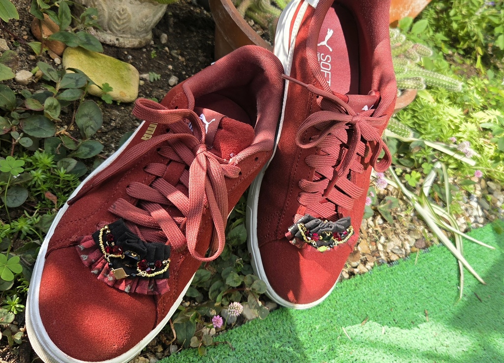 フリルのシューズクリップ