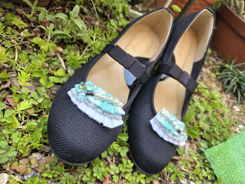 フリルのシューズクリップ