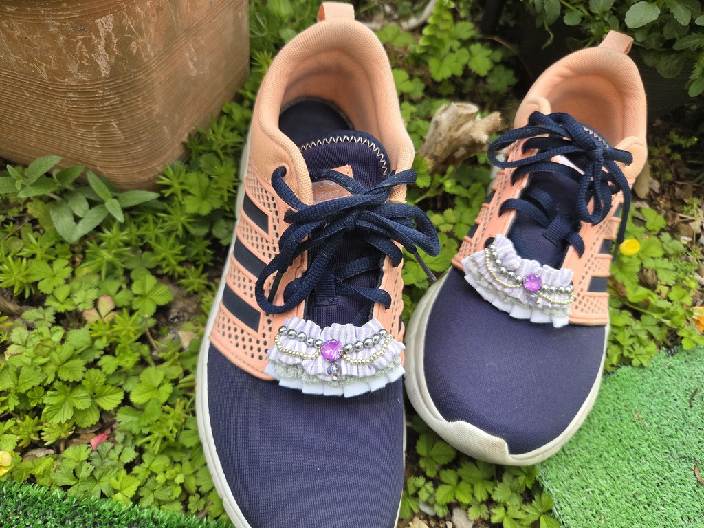 フリルのシューズクリップ