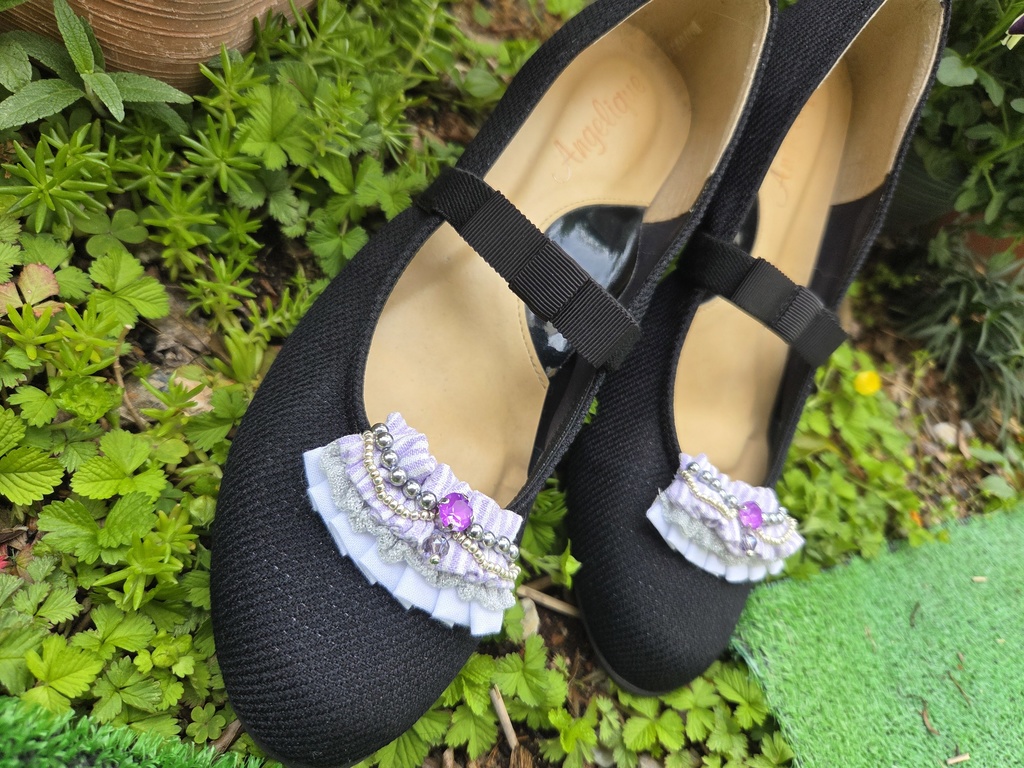 フリルのシューズクリップ