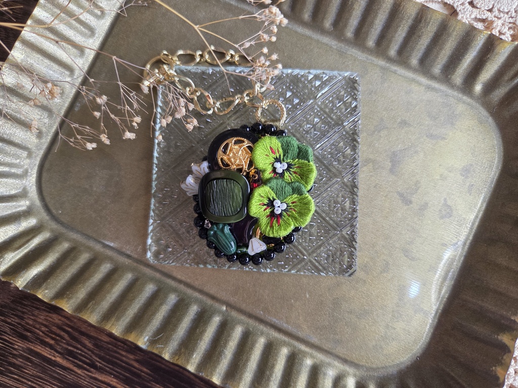 ビオラの寄せ植えバッグチャーム