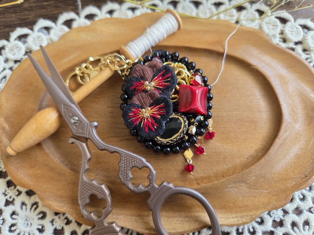 ビオラの寄せ植えバッグチャーム