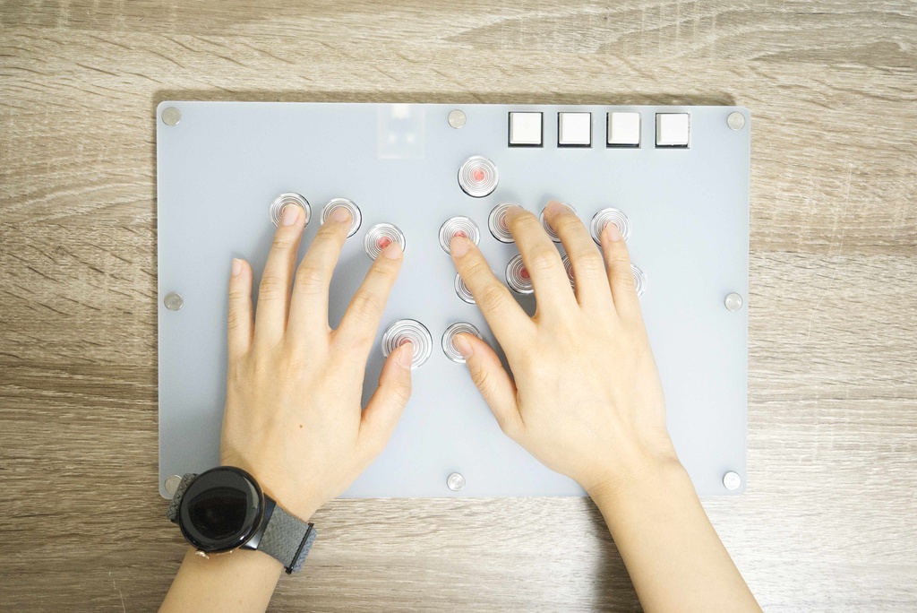 薄型レバーレスコントローラー