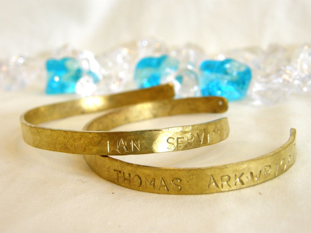 【受注生産】キャラの名前刻印入り真鍮バングル