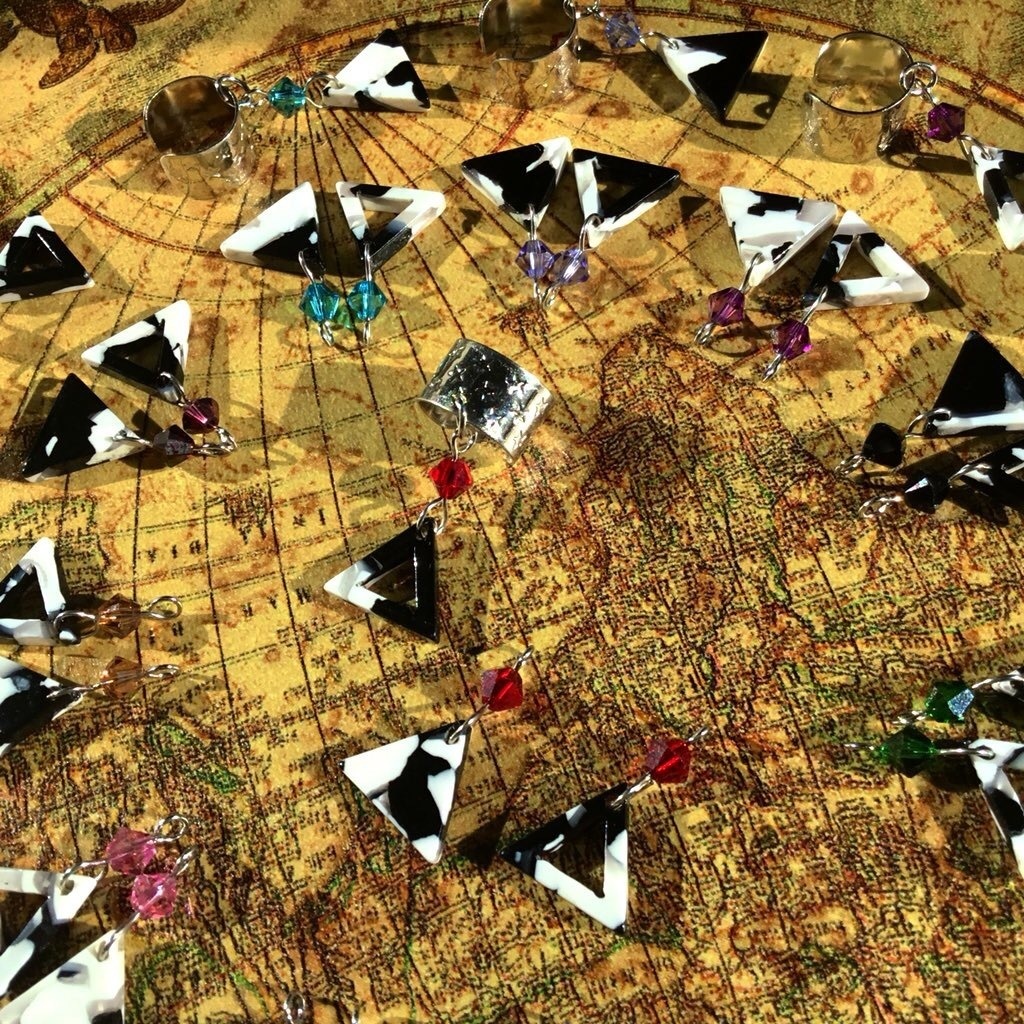 【JG】小さな三角とスワロの耳飾り