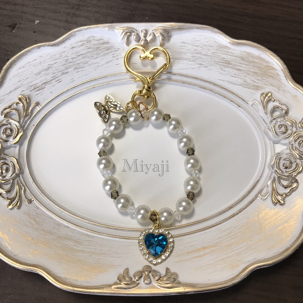 aknkイメージチャームキーホルダー