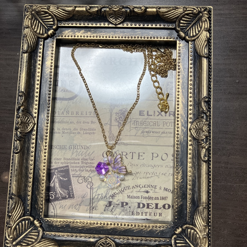 薔薇と蝶のネックレス