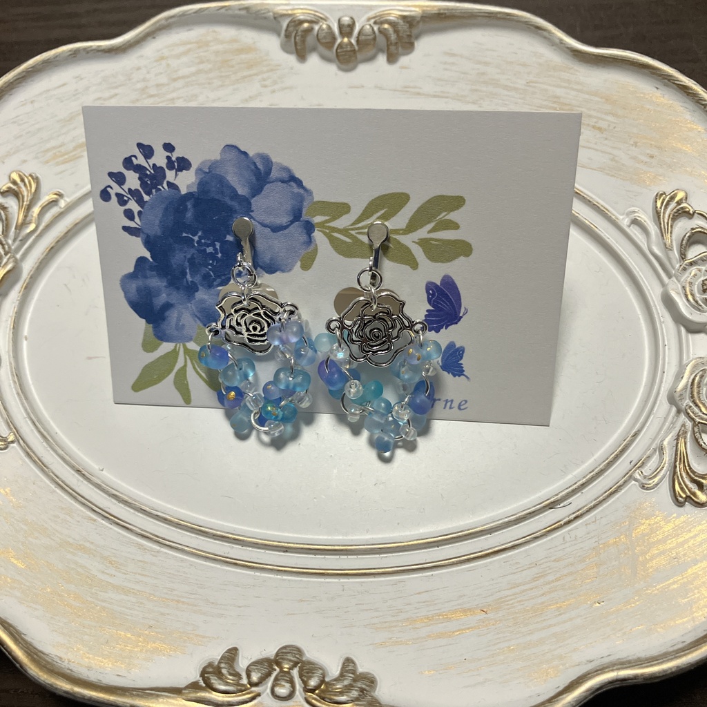薔薇とファルファーレ風ビーズの推し色アクセサリー
