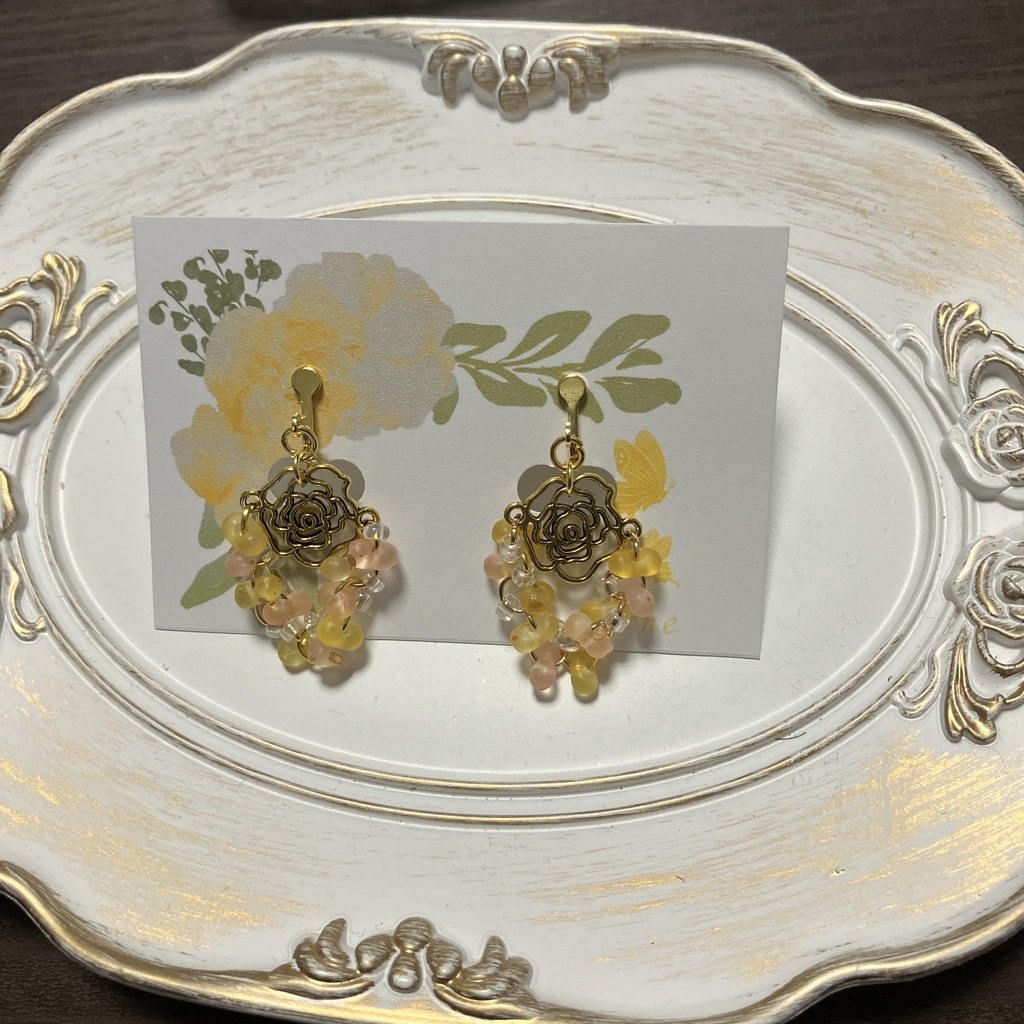 薔薇とファルファーレ風ビーズの推し色アクセサリー