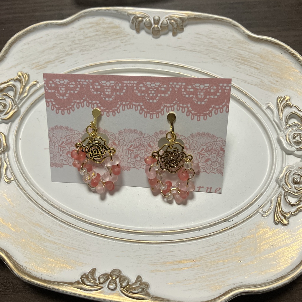 薔薇とファルファーレ風ビーズの推し色アクセサリー