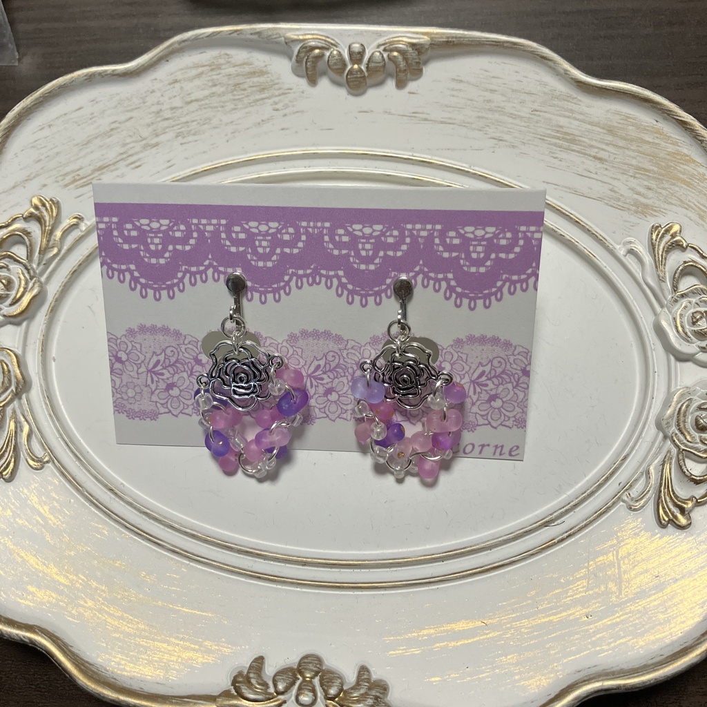 薔薇とファルファーレ風ビーズの推し色アクセサリー
