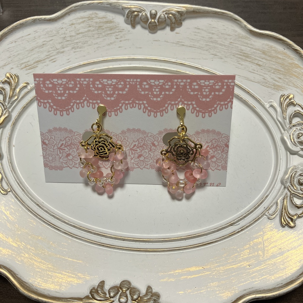 薔薇とファルファーレ風ビーズの推し色アクセサリー