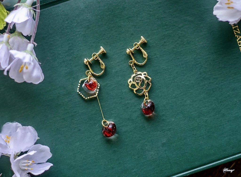 イギリスの薔薇のドロップピアス(イヤリング)