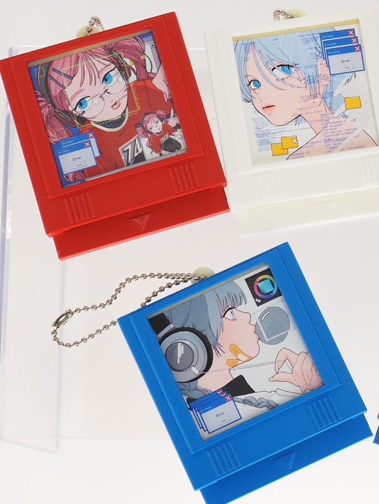 【ランダム】ゲームカセット風キーホルダー　台座付き