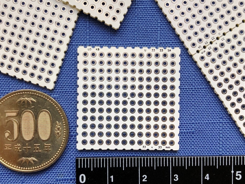 電子工作用ユニバーサル基板　3.3cm角9枚綴り　白色