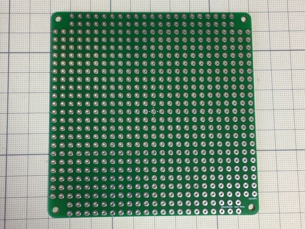 珍品)電子工作用4mmピッチのユニバーサル基板 10cm角1.6mm厚 緑色