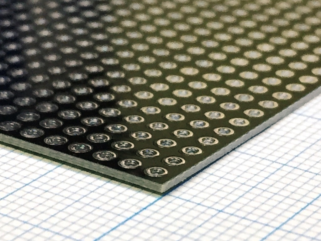 ニッパで切れる薄型ユニバーサル基板・電子工作用 (U1010EK)