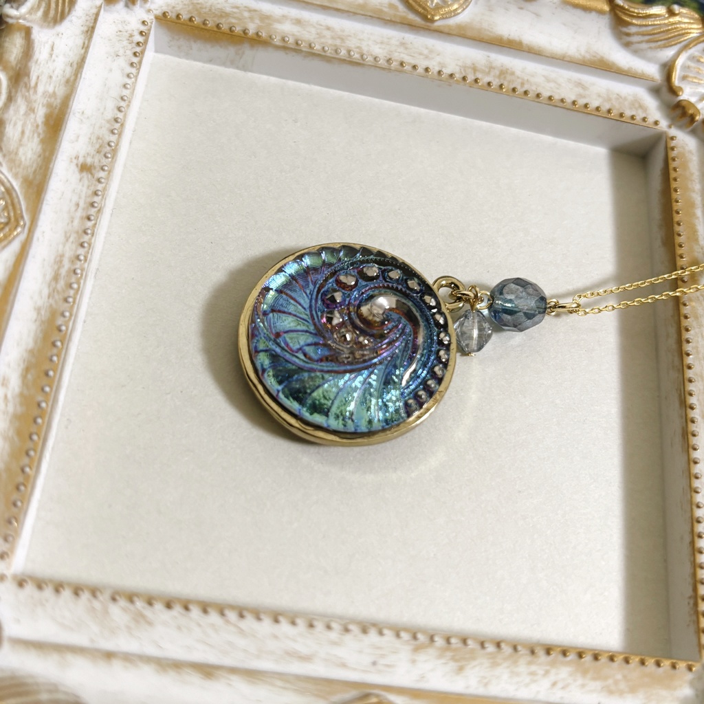 新作チェコガラスボタンネックレス