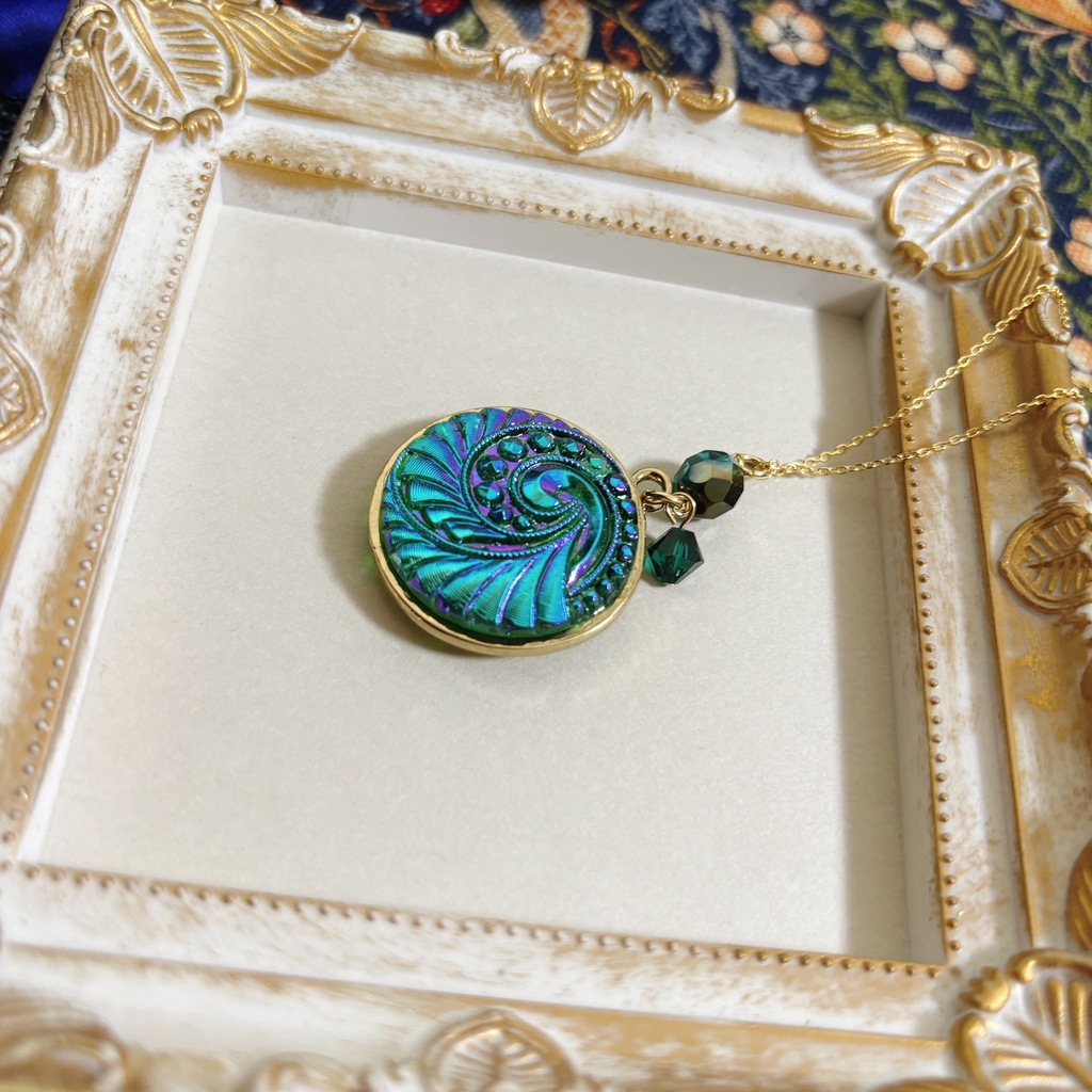 新作チェコガラスボタンネックレス