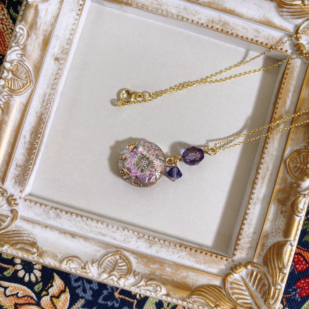 新作チェコガラスボタンネックレス