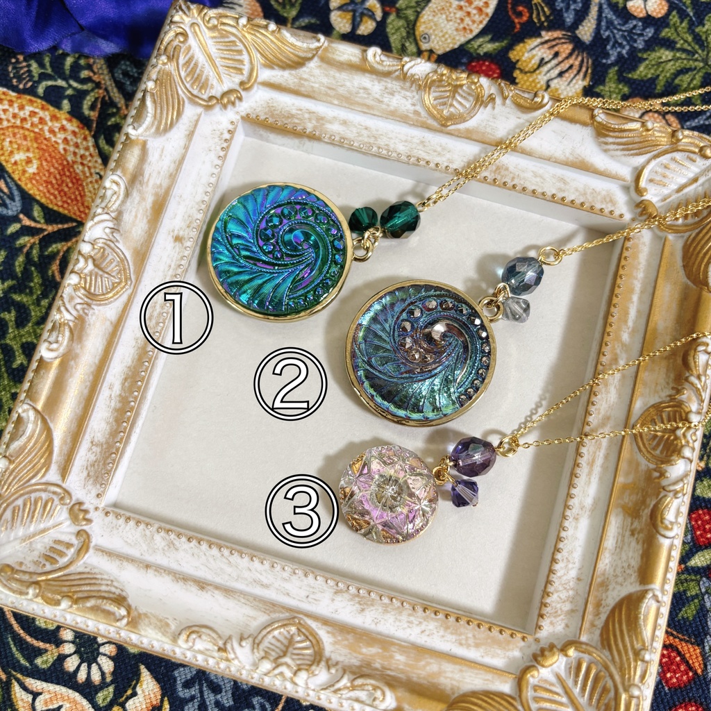 新作チェコガラスボタンネックレス