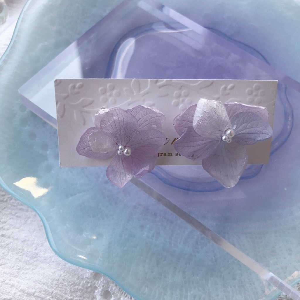 no.4 淡藤色の紫陽花ピアス 紫陽花 淡色 パープル レジンピアス ハンドメイドピアス