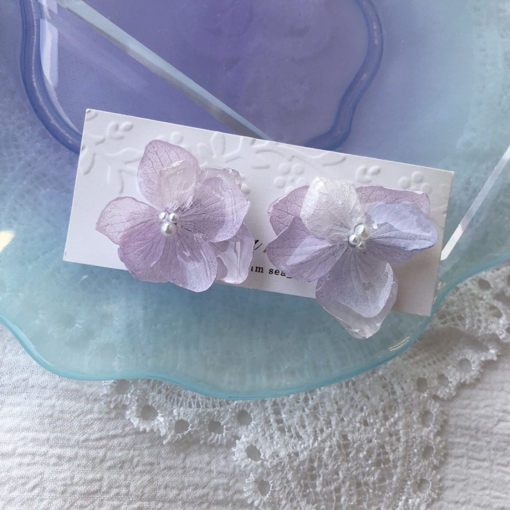no.4 淡藤色の紫陽花ピアス 紫陽花 淡色 パープル レジンピアス ハンドメイドピアス