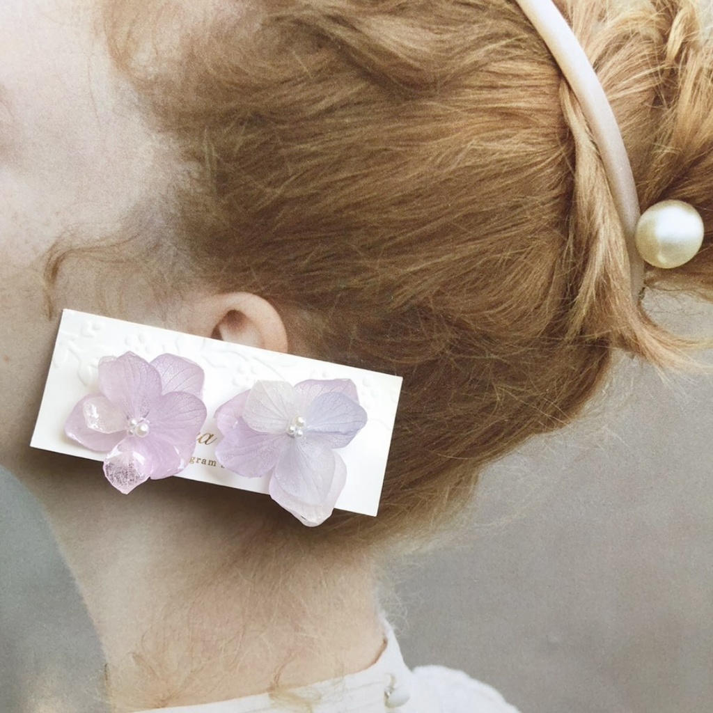 no.4 淡藤色の紫陽花ピアス 紫陽花 淡色 パープル レジンピアス ハンドメイドピアス