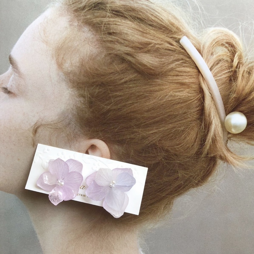 no.4 淡藤色の紫陽花ピアス 紫陽花 淡色 パープル レジンピアス ハンドメイドピアス