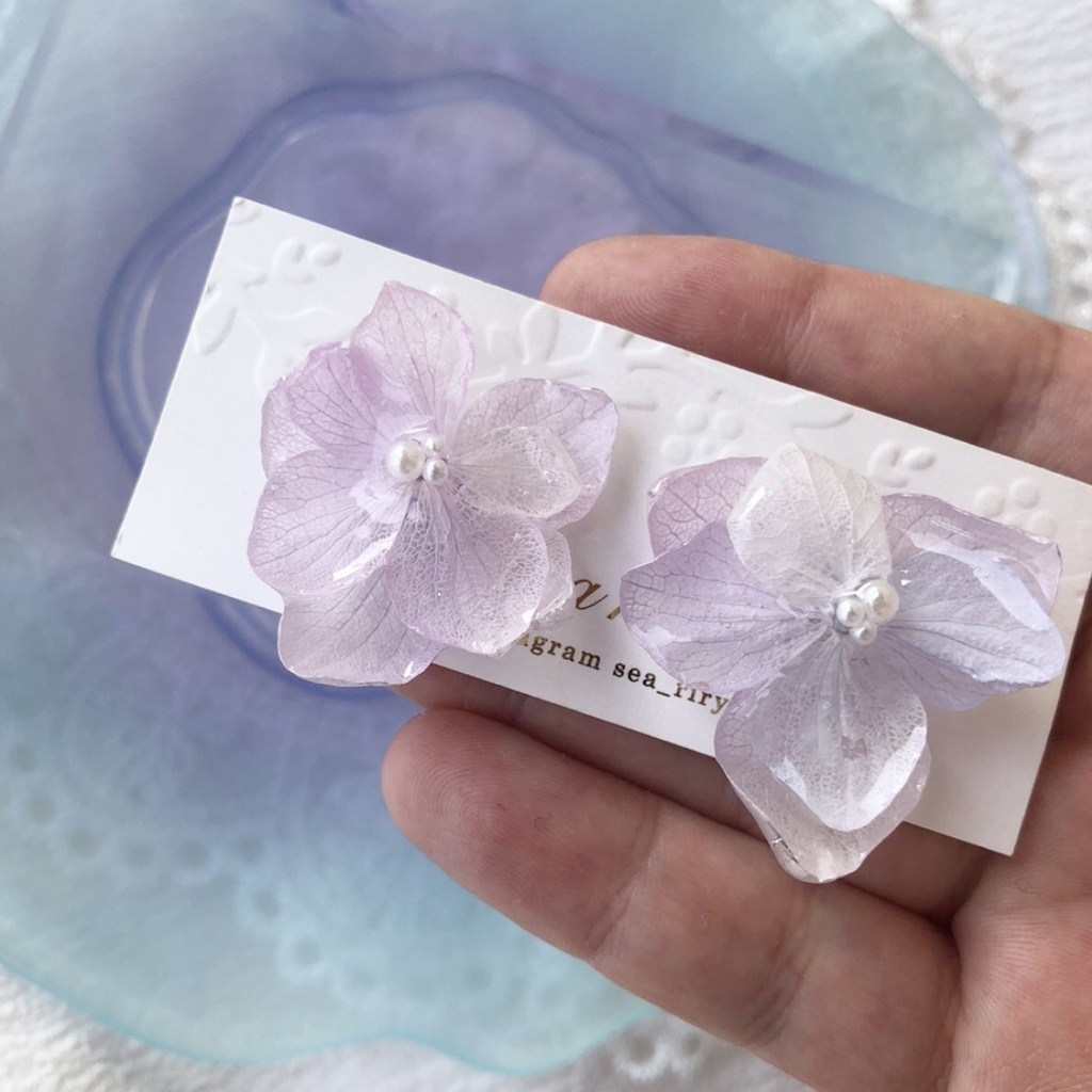 no.4 淡藤色の紫陽花ピアス 紫陽花 淡色 パープル レジンピアス ハンドメイドピアス