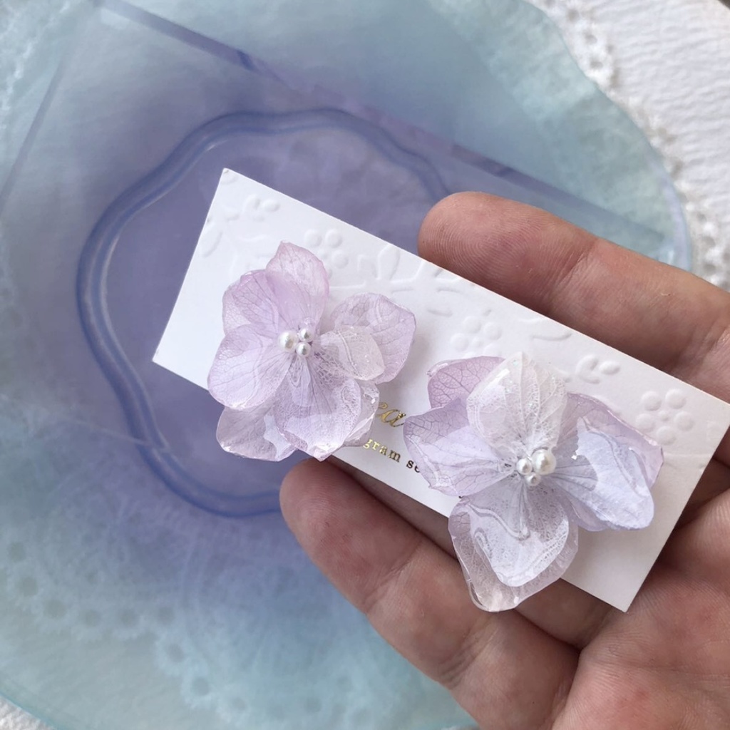 no.4 淡藤色の紫陽花ピアス 紫陽花 淡色 パープル レジンピアス ハンドメイドピアス