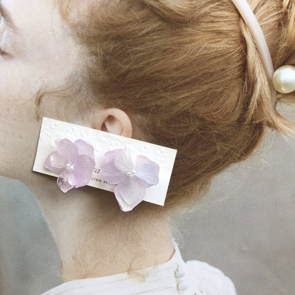 no.4 淡藤色の紫陽花ピアス 紫陽花 淡色 パープル レジンピアス ハンドメイドピアス