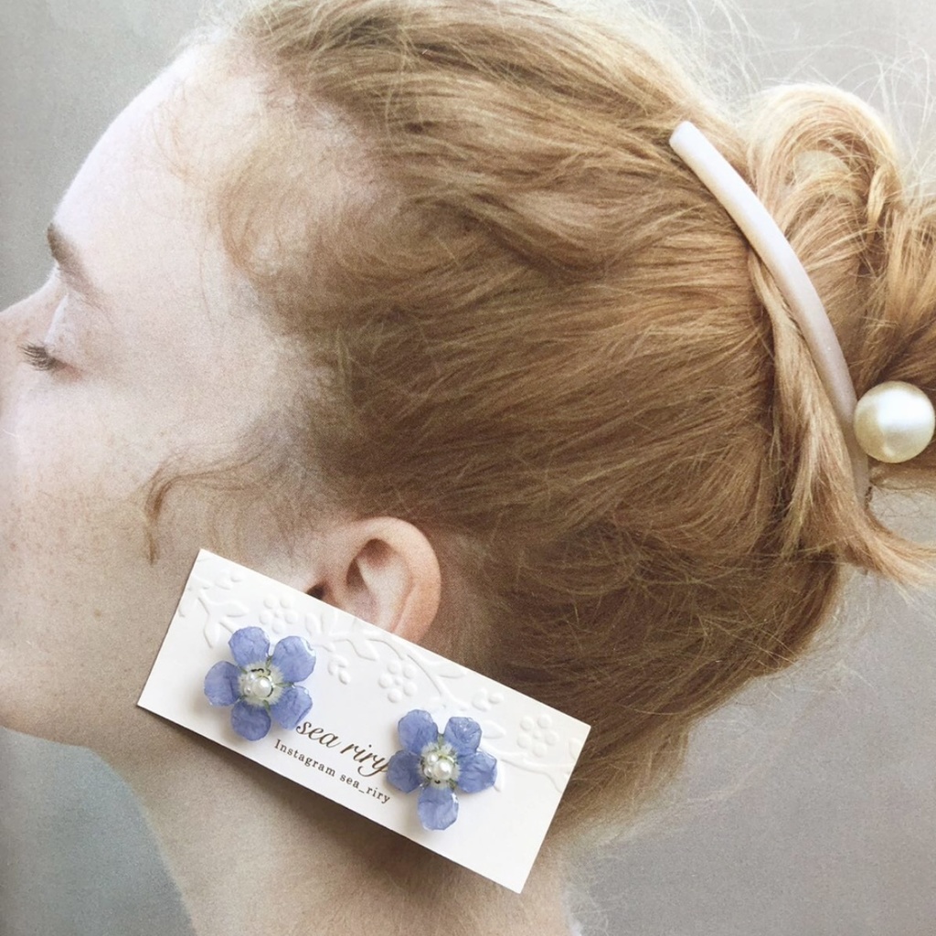 no.6 再販 ネモフィラのピアス フラワーピアス 1粒ピアス ドライフラワー ブルー レジンピアス ハンドメイドピアス