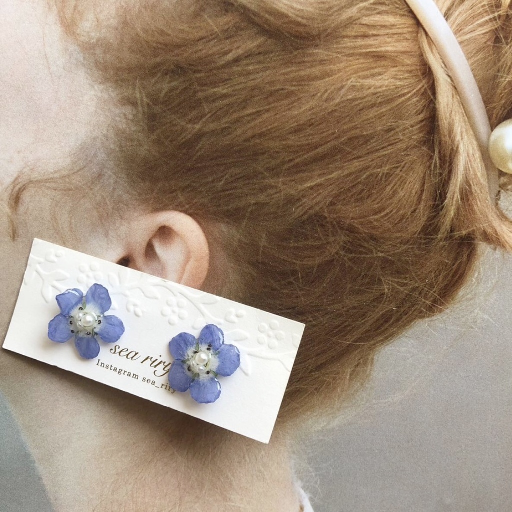 no.6 再販 ネモフィラのピアス フラワーピアス 1粒ピアス ドライフラワー ブルー レジンピアス ハンドメイドピアス