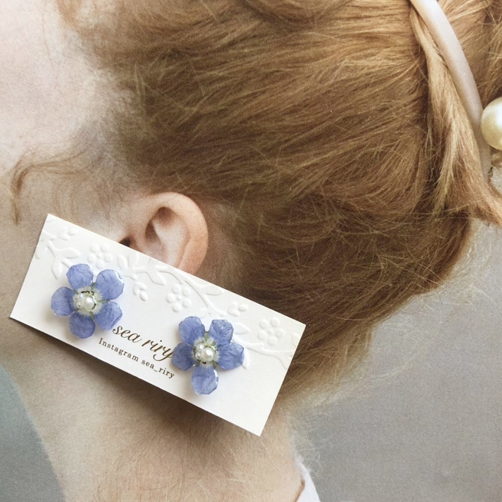 no.6 再販 ネモフィラのピアス フラワーピアス 1粒ピアス ドライフラワー ブルー レジンピアス ハンドメイドピアス