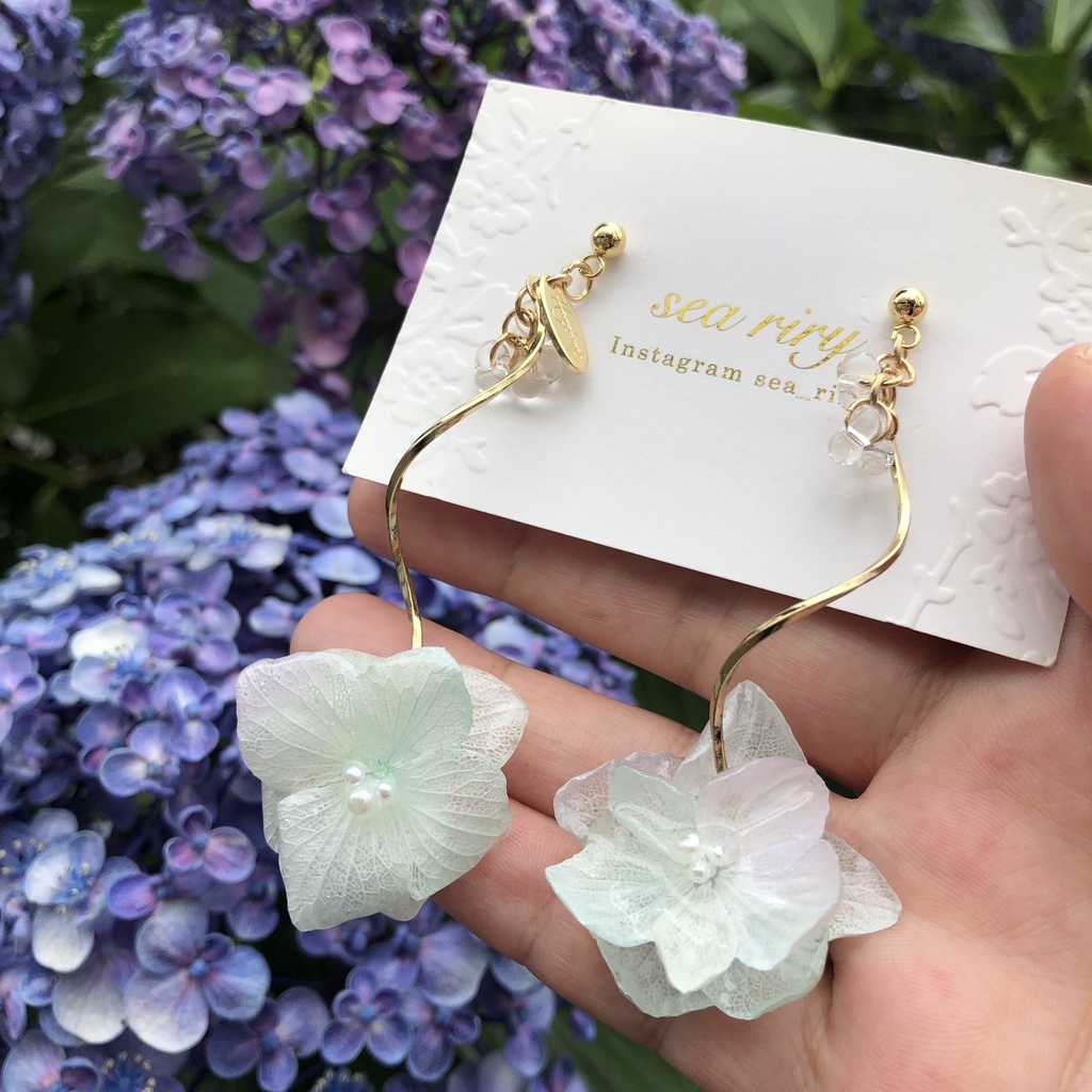 no.11 シャーベットカラーの紫陽花のゆらゆらピアス ドライフラワー あじさい レジンピアス ハンドメイドピアス