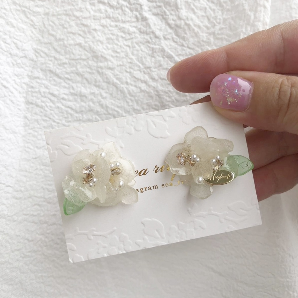 no.17 紫陽花のパールビジューピアス アジサイ ホワイトアナベル パール ビジュー ハンドメイドピアス