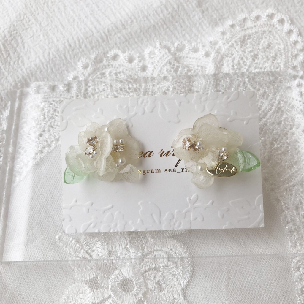 no.17 紫陽花のパールビジューピアス アジサイ ホワイトアナベル パール ビジュー ハンドメイドピアス