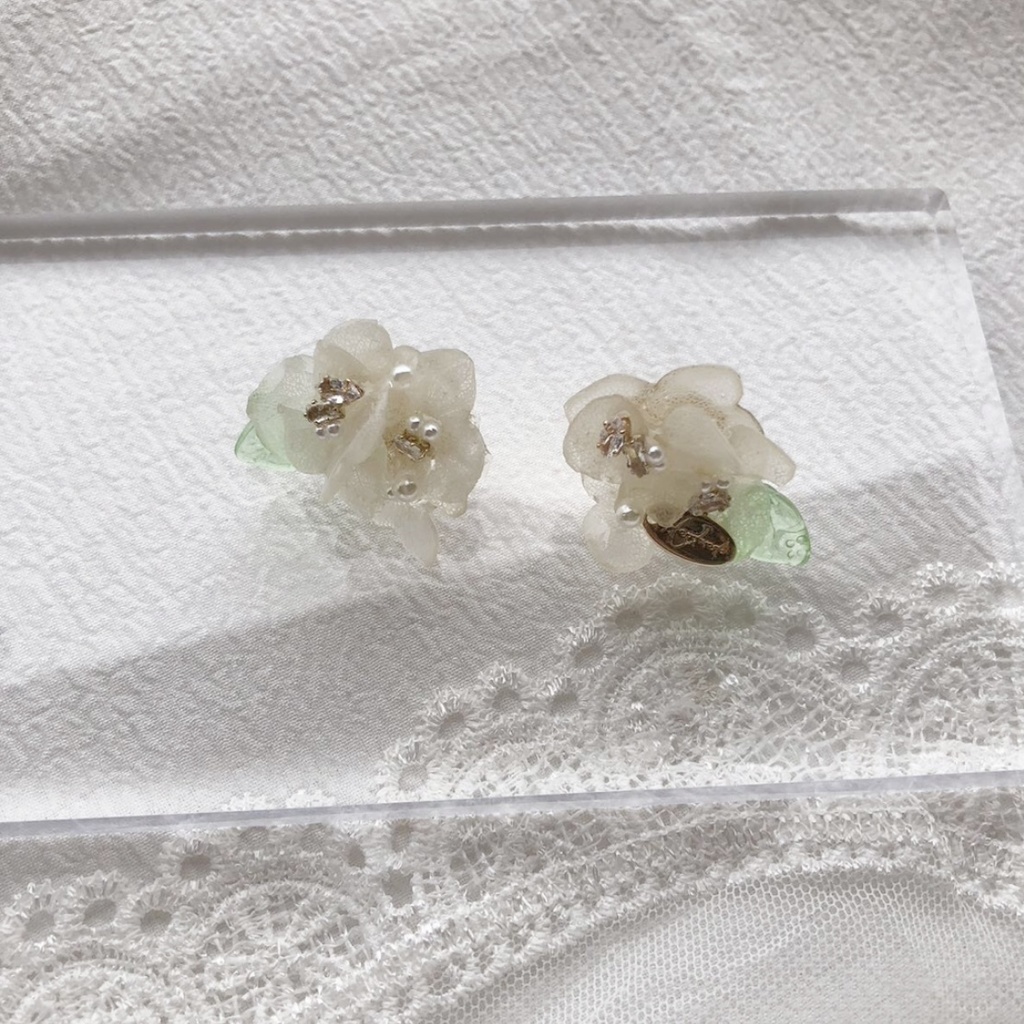 no.17 紫陽花のパールビジューピアス アジサイ ホワイトアナベル パール ビジュー ハンドメイドピアス