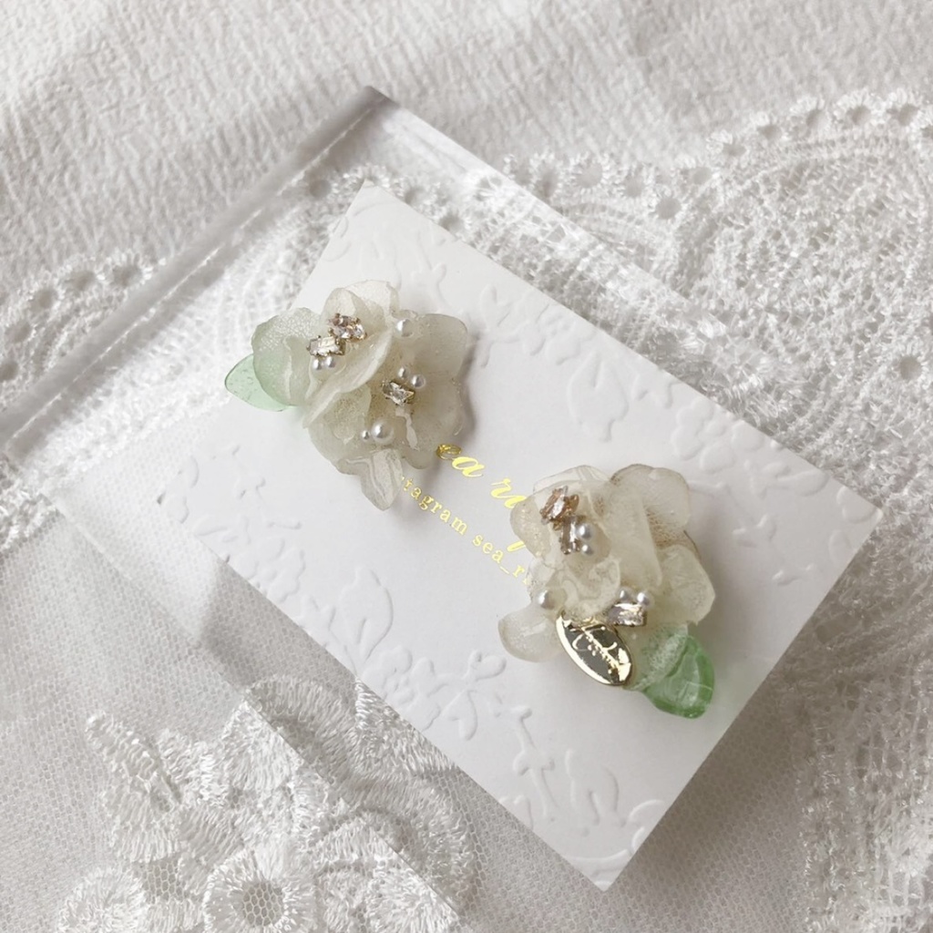 no.17 紫陽花のパールビジューピアス アジサイ ホワイトアナベル パール ビジュー ハンドメイドピアス