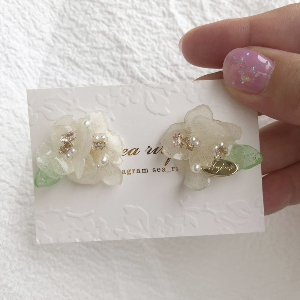 no.17 紫陽花のパールビジューピアス アジサイ ホワイトアナベル パール ビジュー ハンドメイドピアス