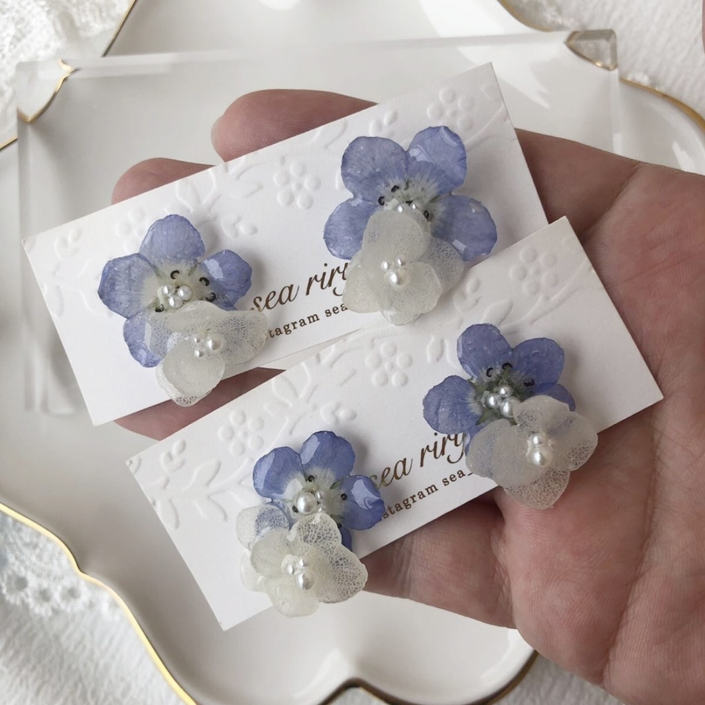 no.18 再販 ネモフィラと紫陽花のピアス ドライフラワー ブルー ホワイト パール ハンドメイドピアス