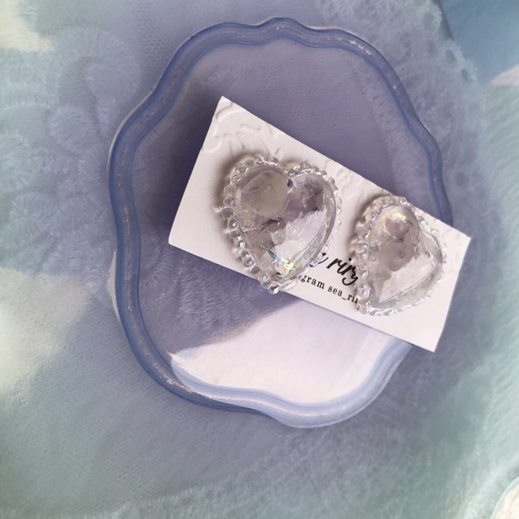 no.19 アメジストのハートピアス 天然石 クリア オーロラ クリスタル レジンピアス イヤリング ハンドメイド
