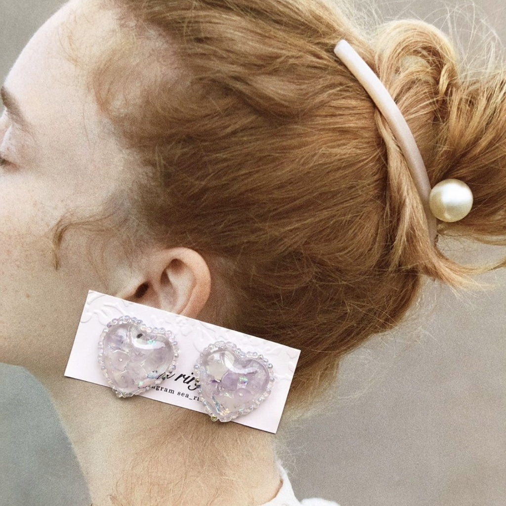 no.19 アメジストのハートピアス 天然石 クリア オーロラ クリスタル レジンピアス イヤリング ハンドメイド