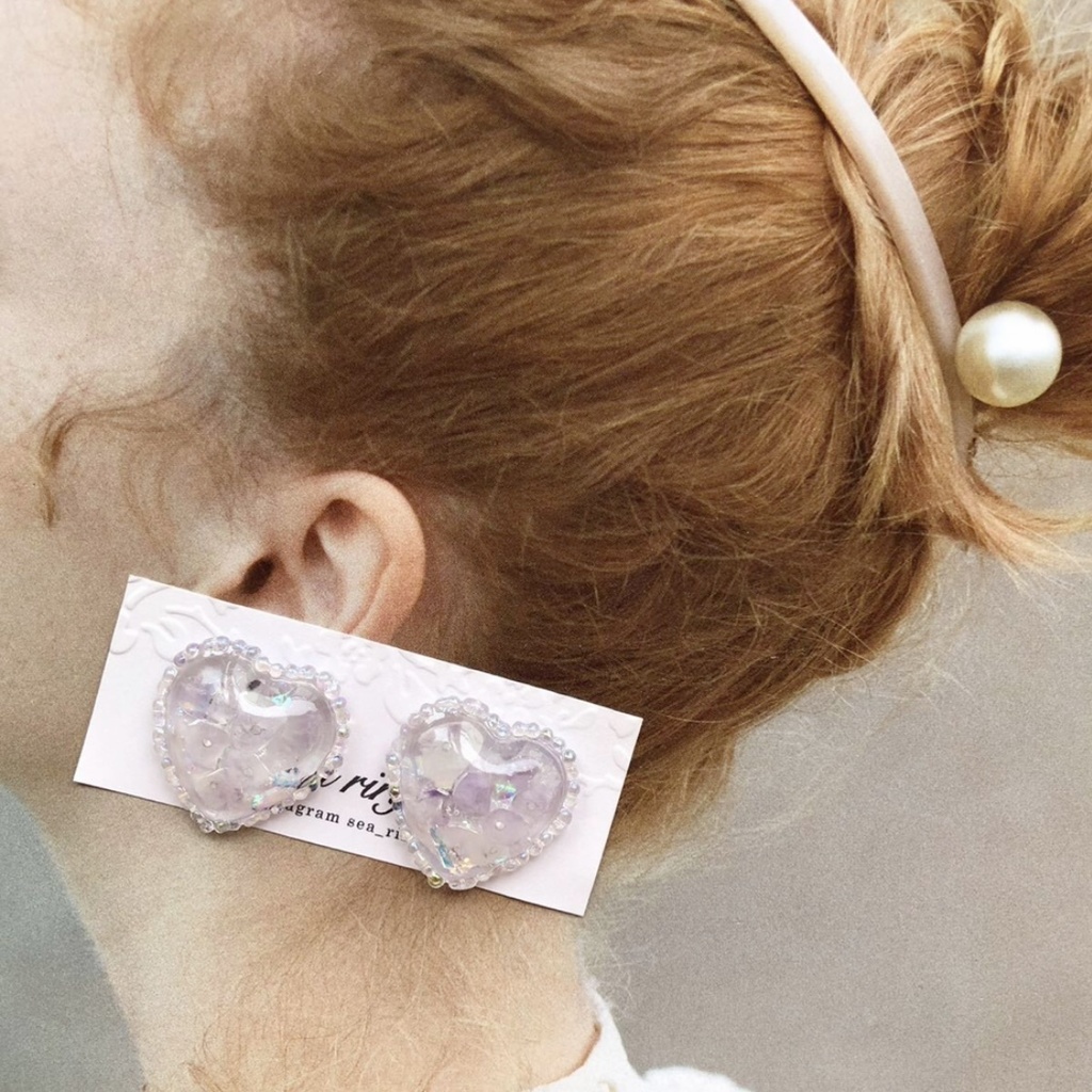 no.19 アメジストのハートピアス 天然石 クリア オーロラ クリスタル レジンピアス イヤリング ハンドメイド