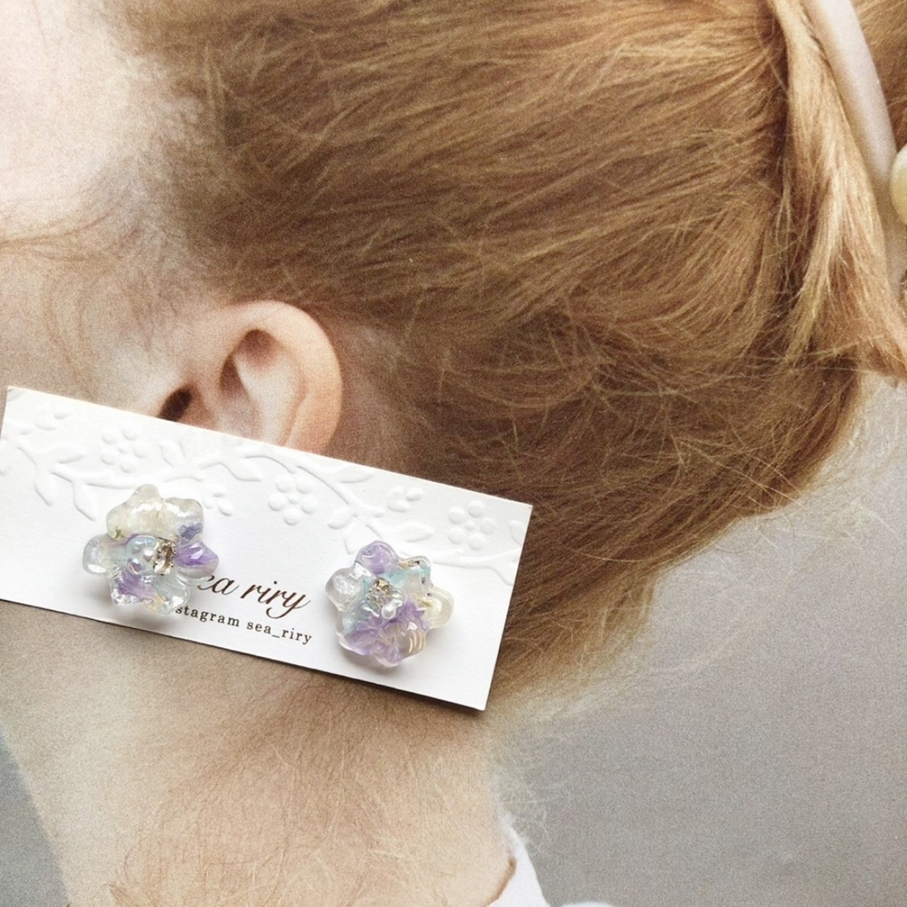 no.25 ドライフラワーの一粒フラワーピアス フラワー 氷 つやつや 涼 レジンピアス イヤリング