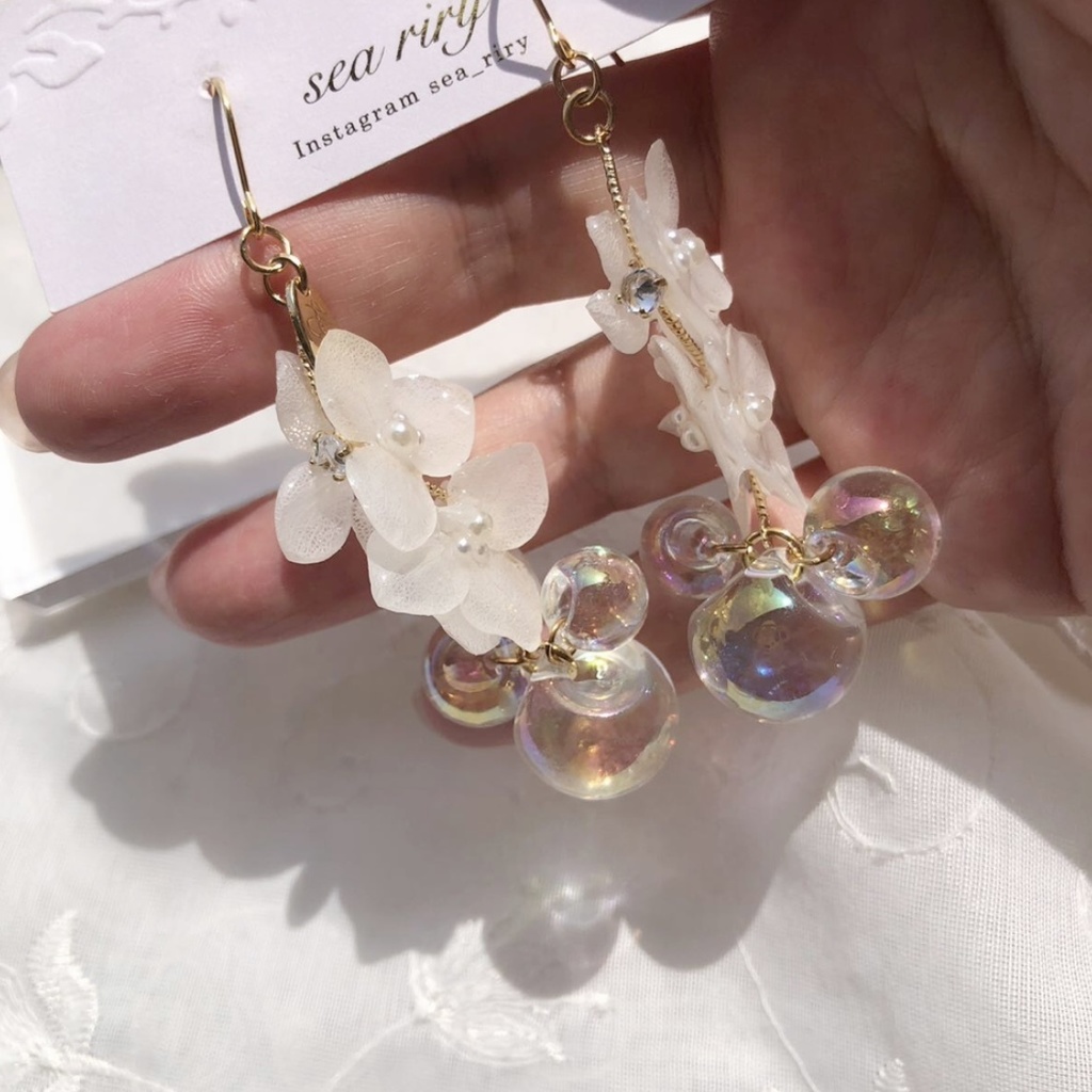 no.26 再販 flower bubble 紫陽花としゃぼん玉のゆらゆらピアス クリア オーロラ スズマル レジンピアス イヤリング
