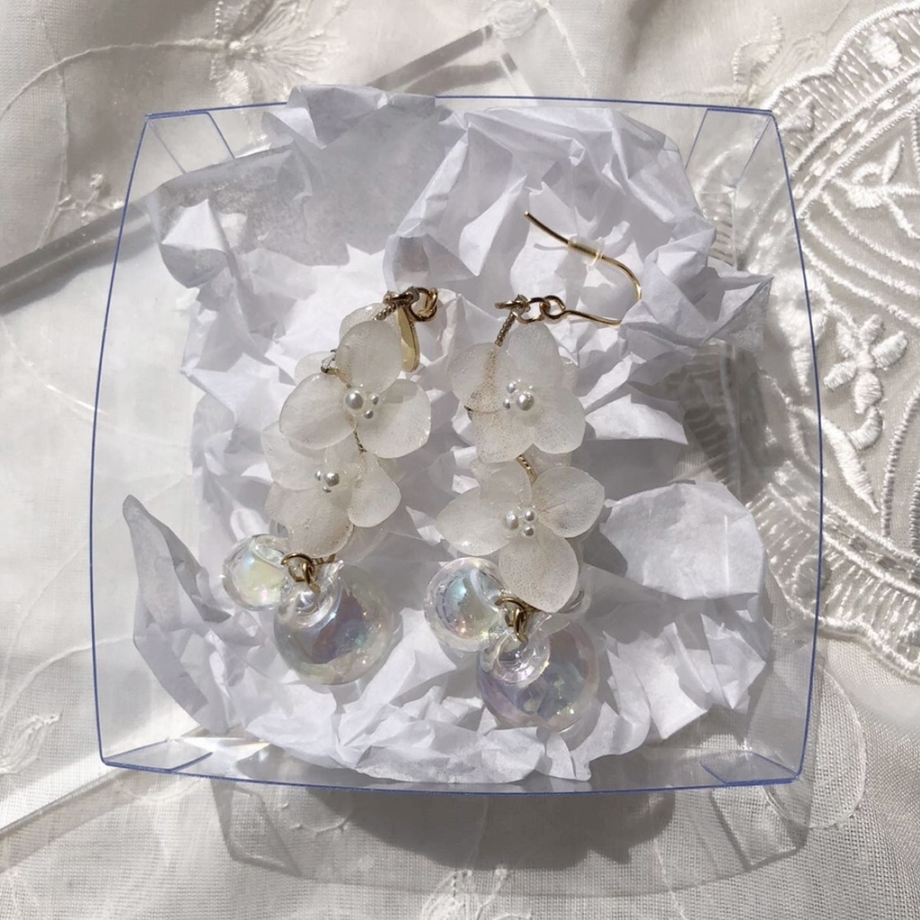 no.26 再販 flower bubble 紫陽花としゃぼん玉のゆらゆらピアス クリア オーロラ スズマル レジンピアス イヤリング
